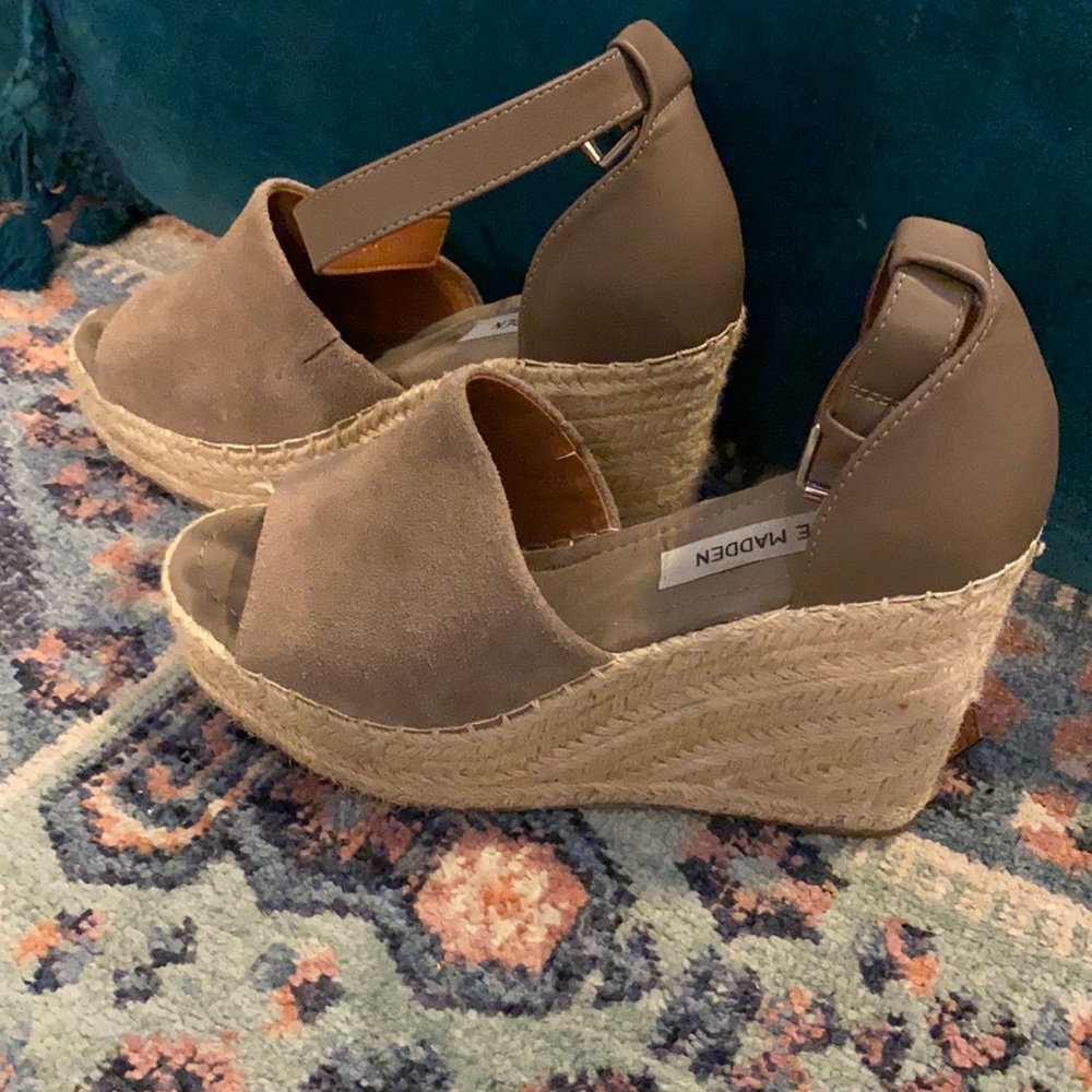 Grey Steve Madden wedges size 7.5